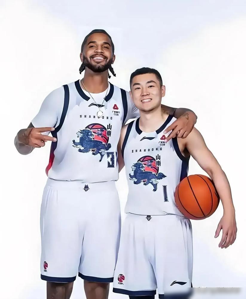 600万顶薪，运动战0分。
山东队长高诗岩，昨晚给全队上了一堂“天价打铁课”。