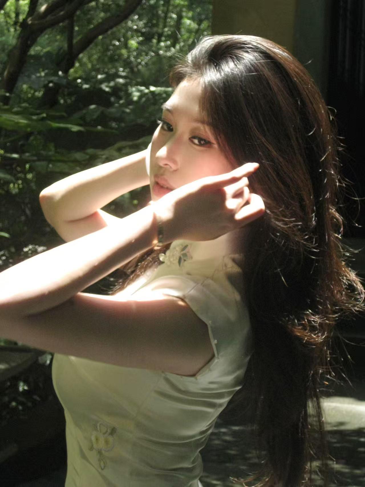 我也想收敛 但他们说我玩气质最经典。