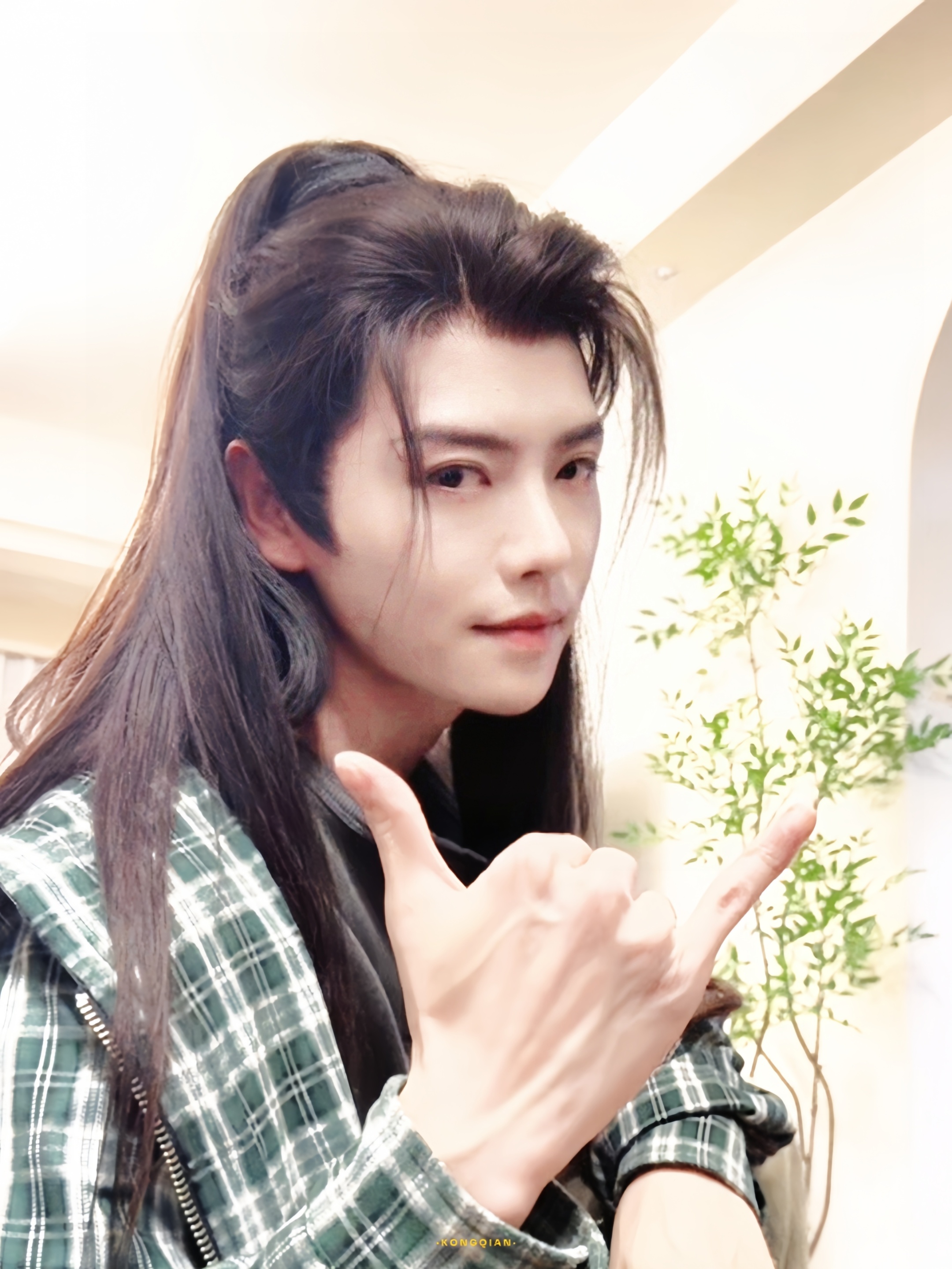 肖宇梁突然发现今天好“6”，今天是2026年6月6日星期6，那就祝我们做什么都六