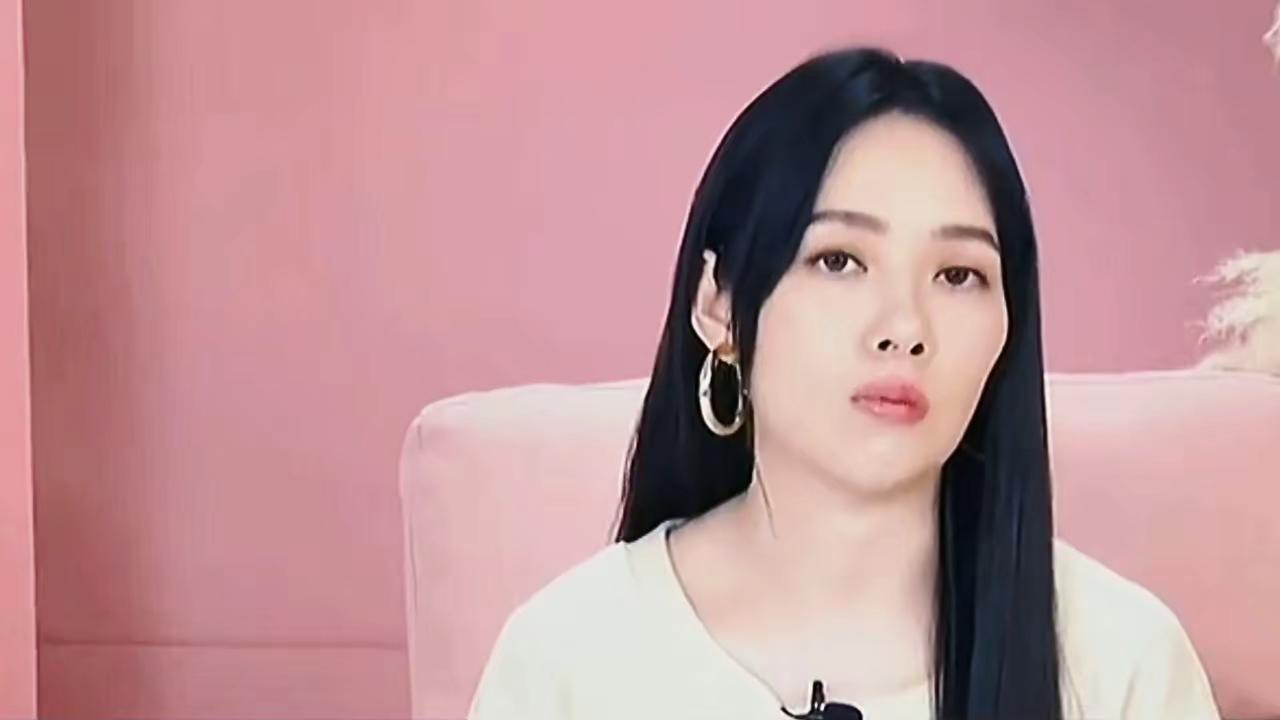 这一次，向太赞郭碧婷经济独立，赚钱全补贴。