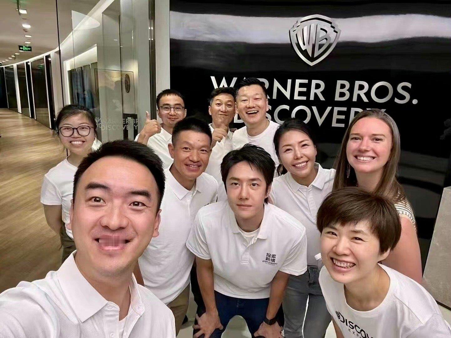 笑的好开心的博哥我那浑身都是技能的偶像王一博又在另一个赛道结识了各个精英的朋友肆