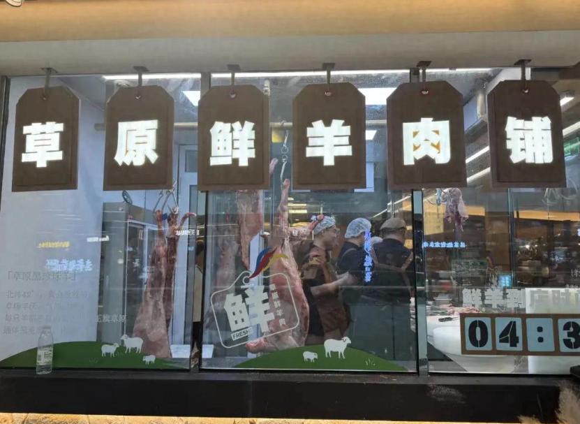 折腾黄了好几副牌之后，贾国龙这回学乖了，把业务交给一群95后，自己只是定方向。
