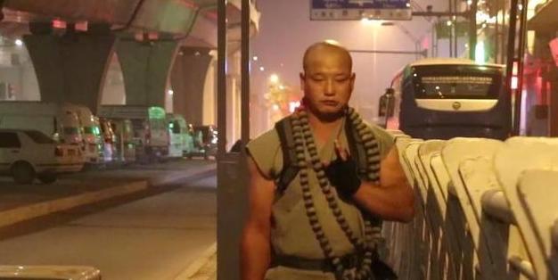这个和尚，凭一己之力降低了山西的犯罪率。2014年，每天半夜他都准时出现在一条街
