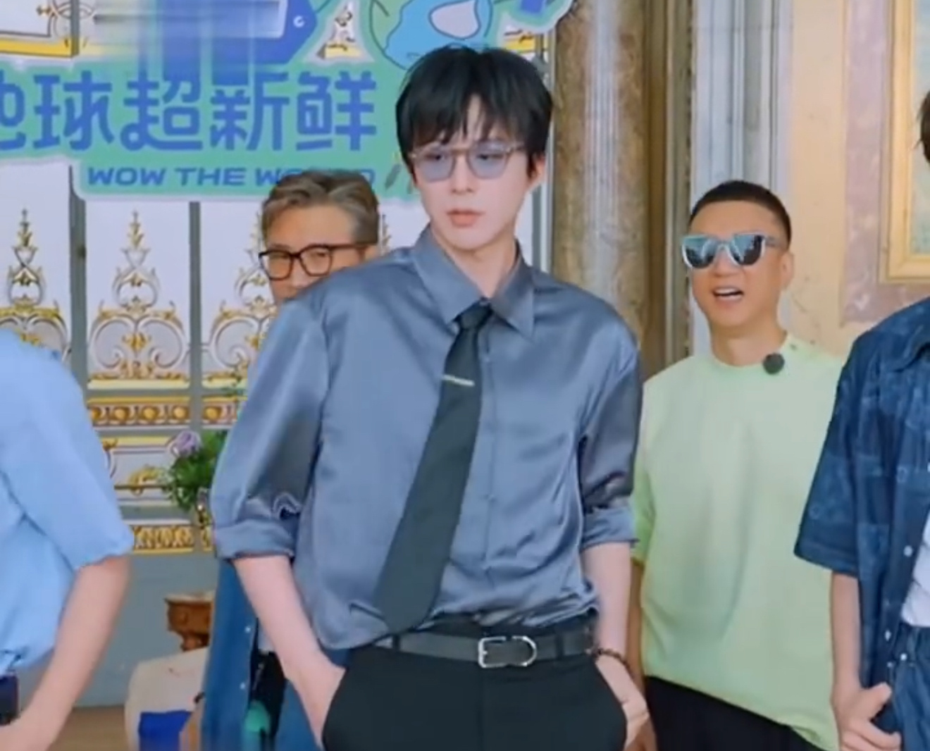 才有空看刘宇宁跳扫腿舞，背后孙红雷表情演我[流鼻血] ​​​