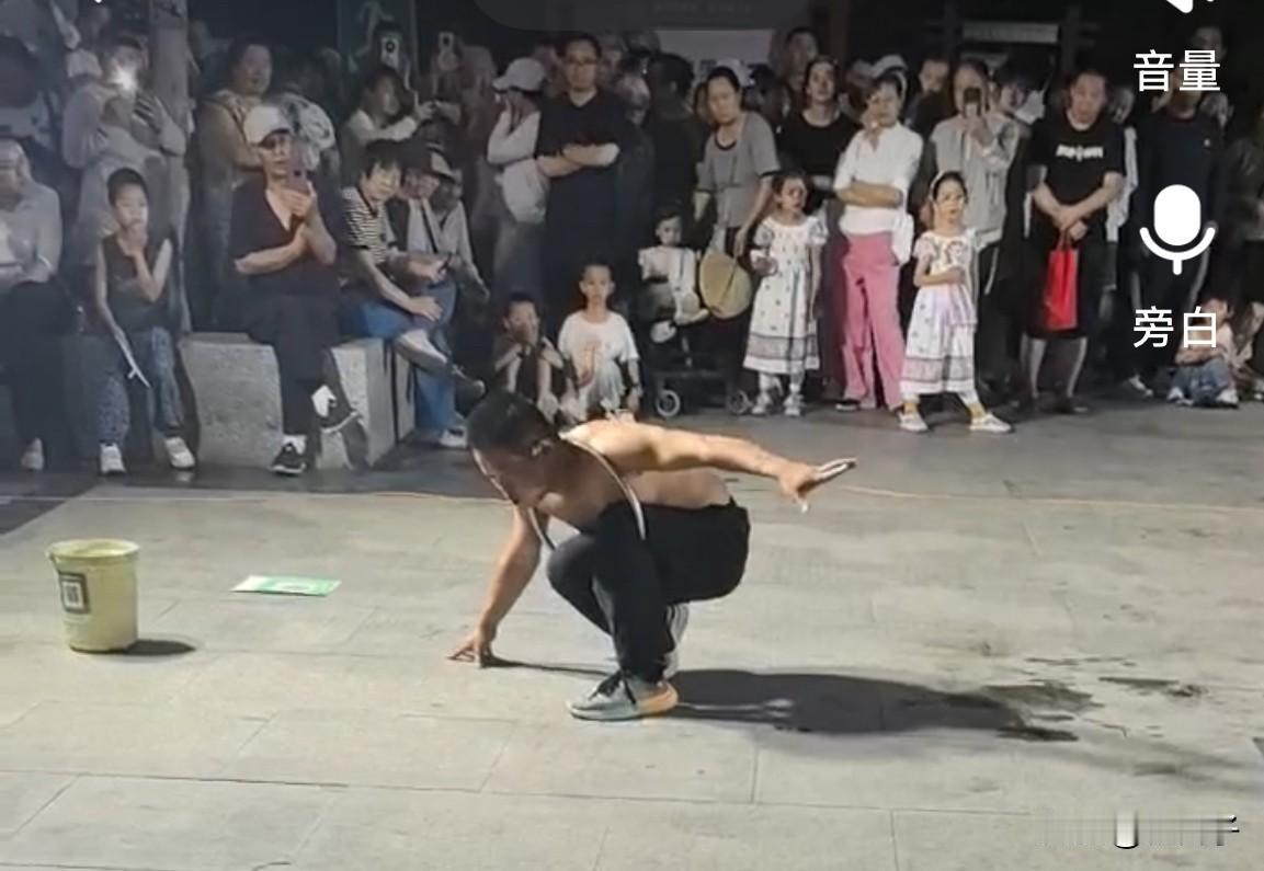 挣钱还得是来大城市！郊区来的杂技人，让我看懂了什么叫“拼”！

都说赚钱还得是来