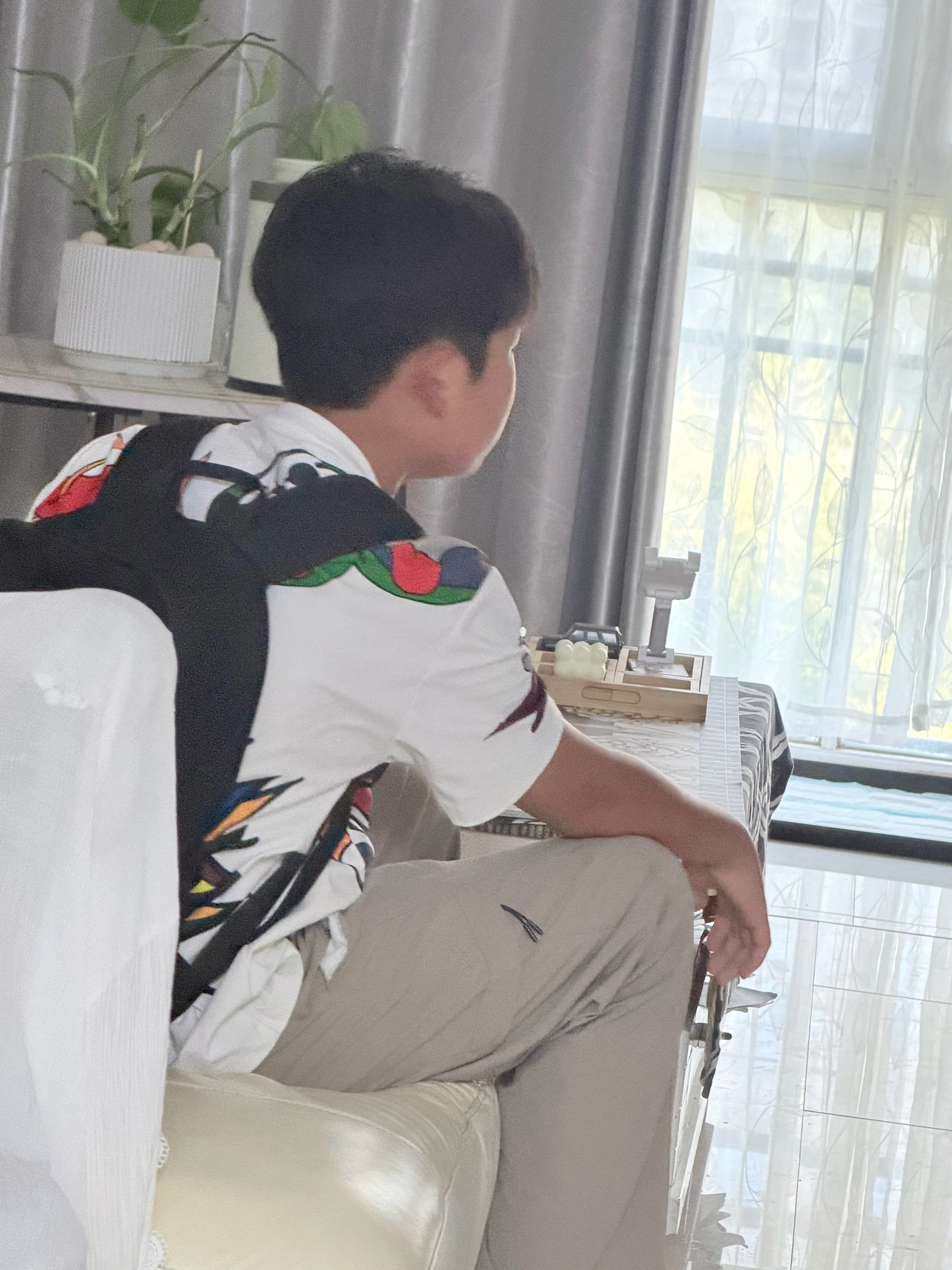 6.30 就起床了  不到七点就要去学校我滴妈  🤦‍♂️  ​​​