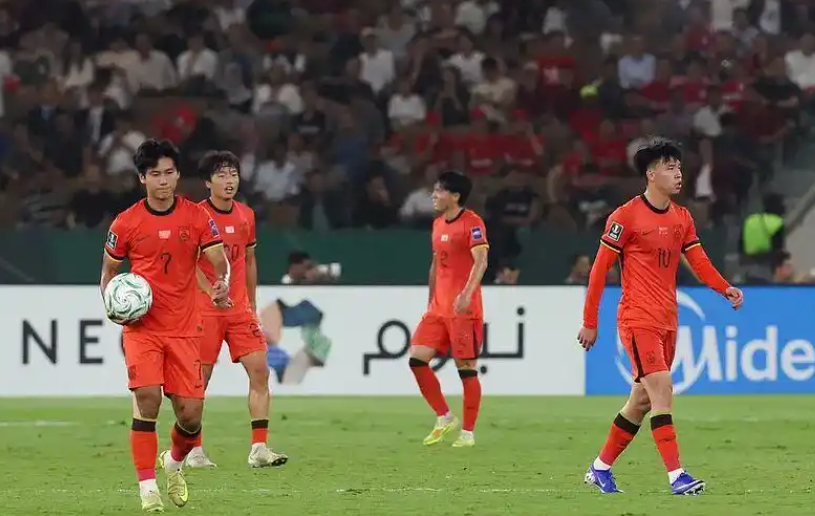 U23国足0比4日本队 这场比赛防守问题很大，主要还是小节奏跟不上对方，小日子传