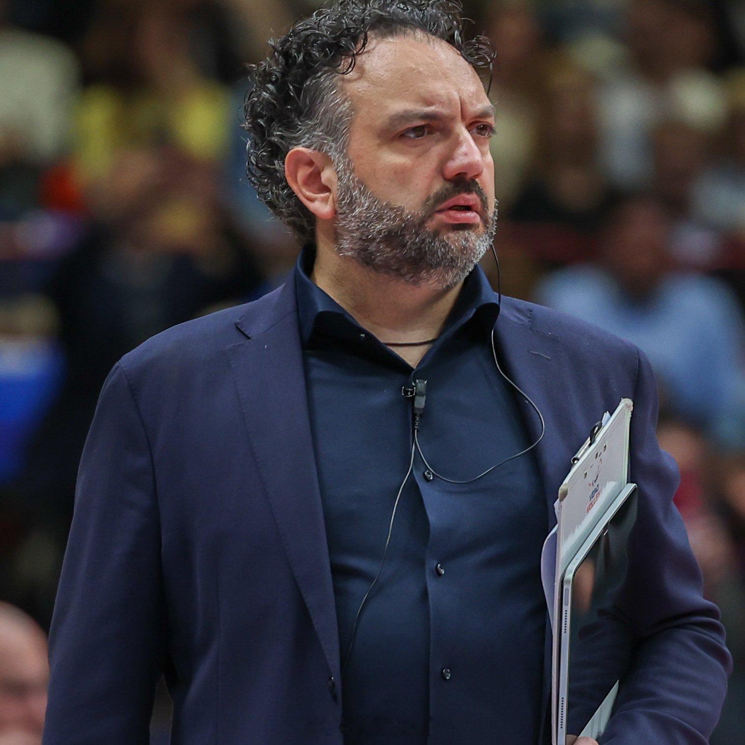 女排 🎙️ 米兰主教练拉瓦里尼：现在，一段所有比赛都将具有决定性的时期开始了。