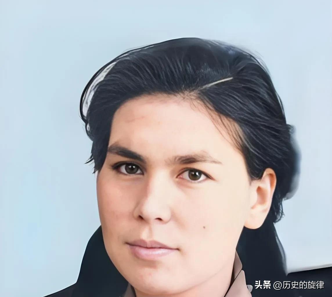 1965年刘亚楼英年早逝，临终再三叮嘱混血妻子改嫁，妻子后来的选择让人动容
 
