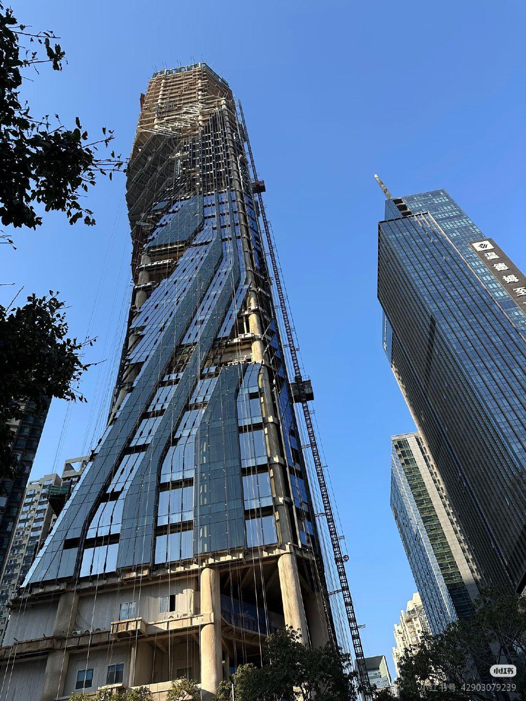 在中国的发展框架上，土地与城市发展深度绑定。选择一座城市、一个板块，本质上是选择