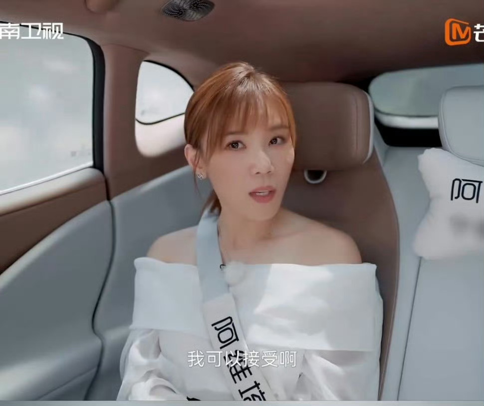 张泉灵说李佳薇像裸分考清北 好学生是不怕老师查作业问问题的，李佳薇就是裸分靠清北