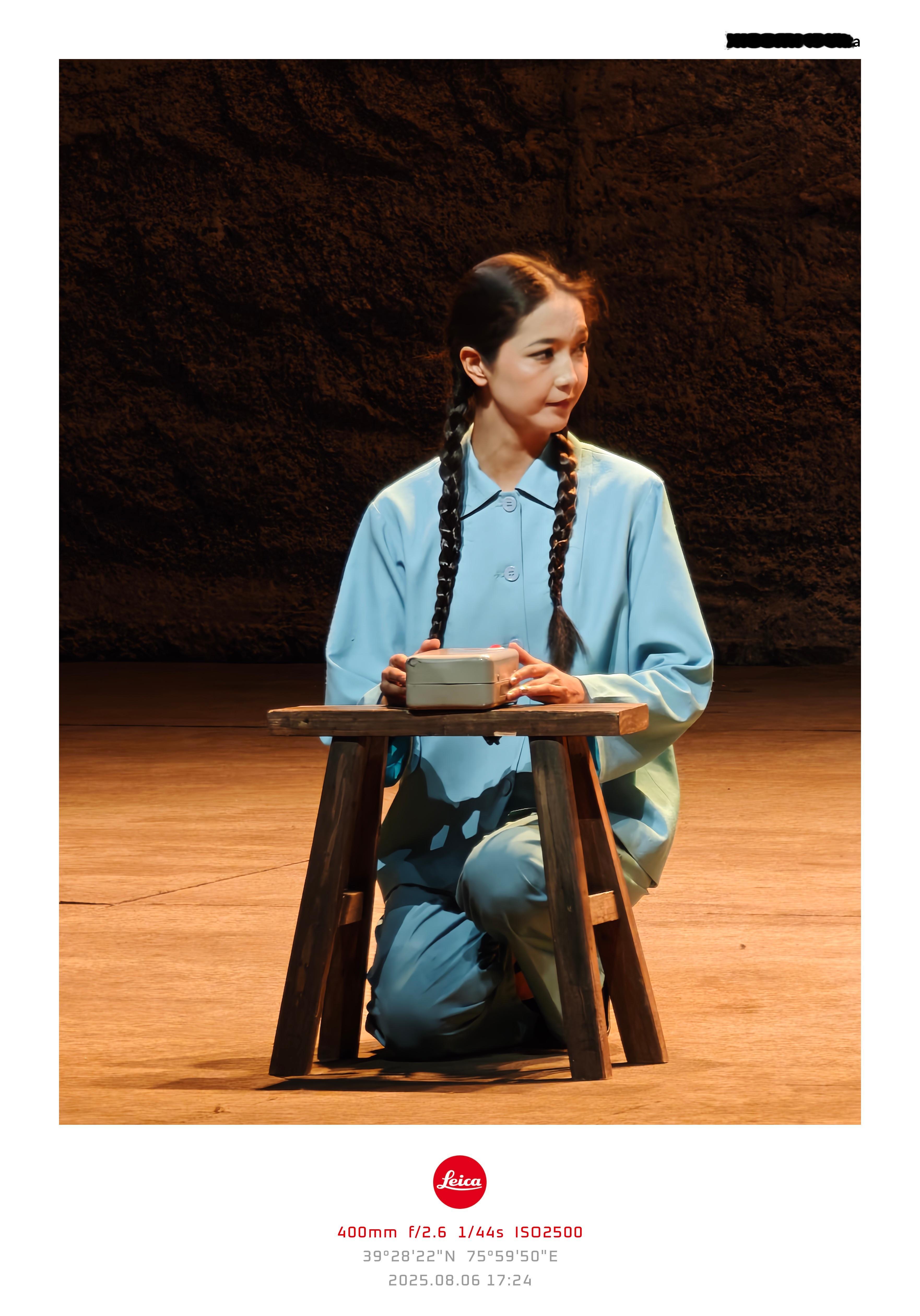 在喀什古城逛吃的一天，还去看了【遇见喀什】的演出。这个演出一进去就是沉浸式的那种