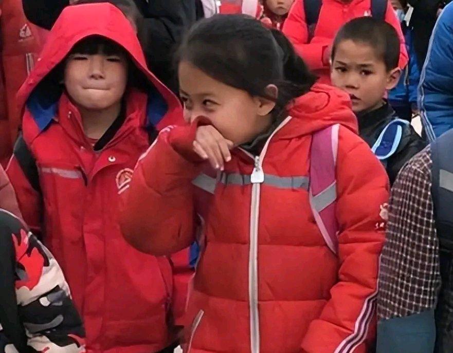 给钱都不要？曾一笑成名却拒绝百万签约的小女孩，现在成了啥样当年那个凭借灿烂笑容走