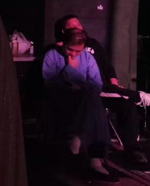 “他台下很安静，不扰人” 