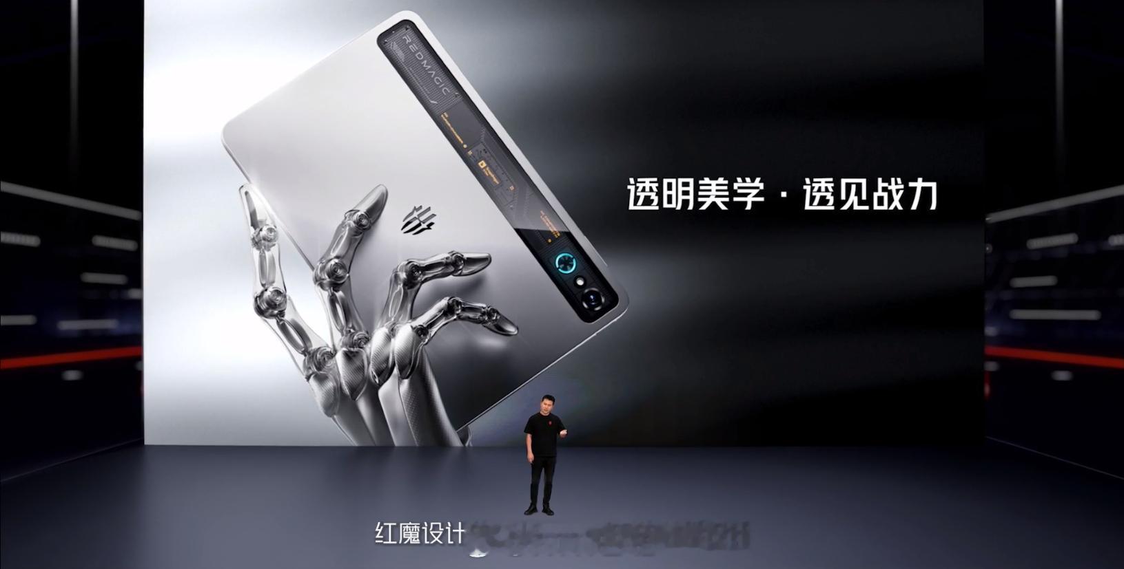 红魔平板 3 PRO 背面延续了前代透明美学的设计，还把红魔手机的纯平背板优良传
