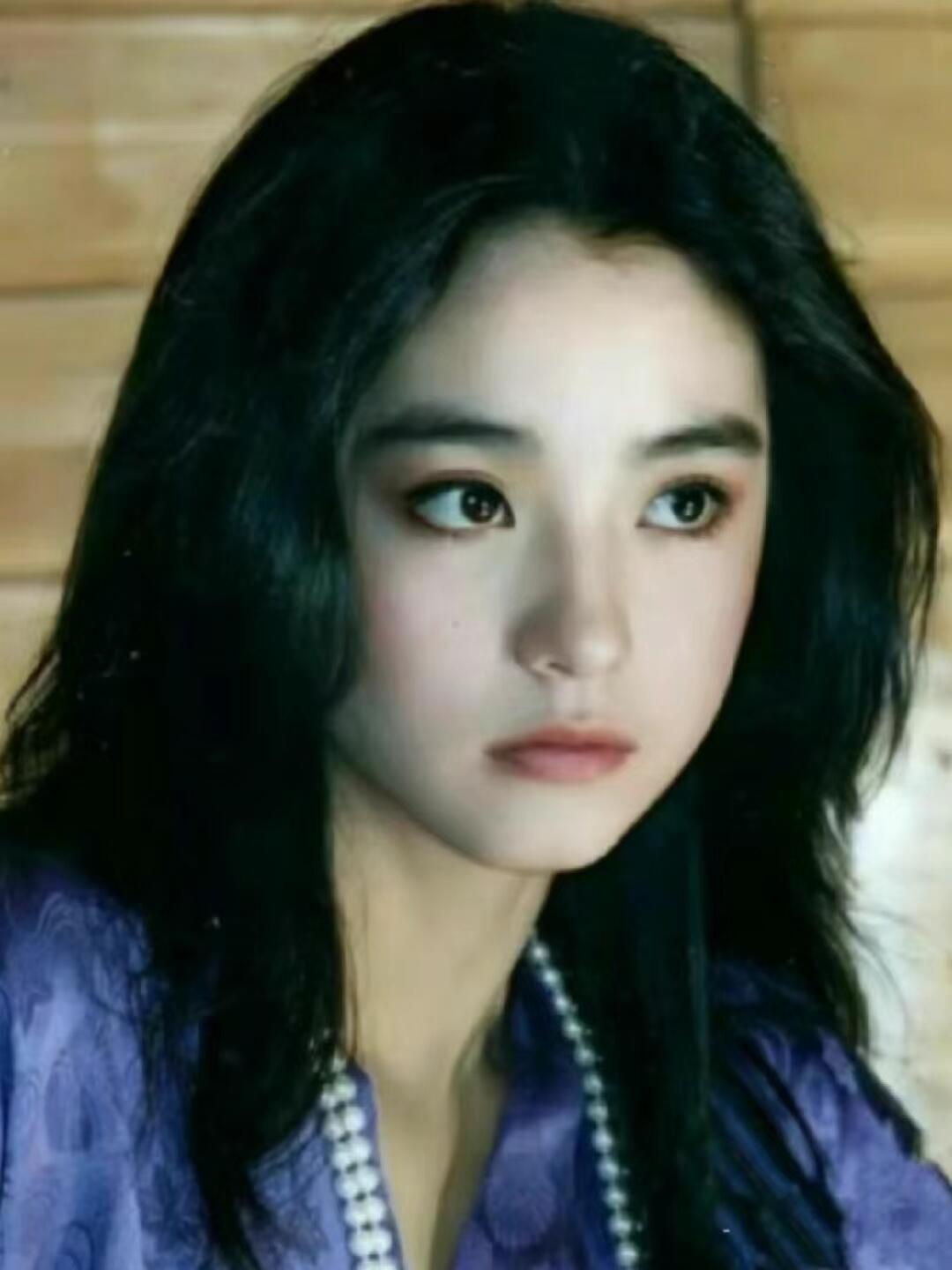 林青霞 x 年轻时的颜值美[憧憬][憧憬][憧憬]林青霞71岁庆生照 ​​​