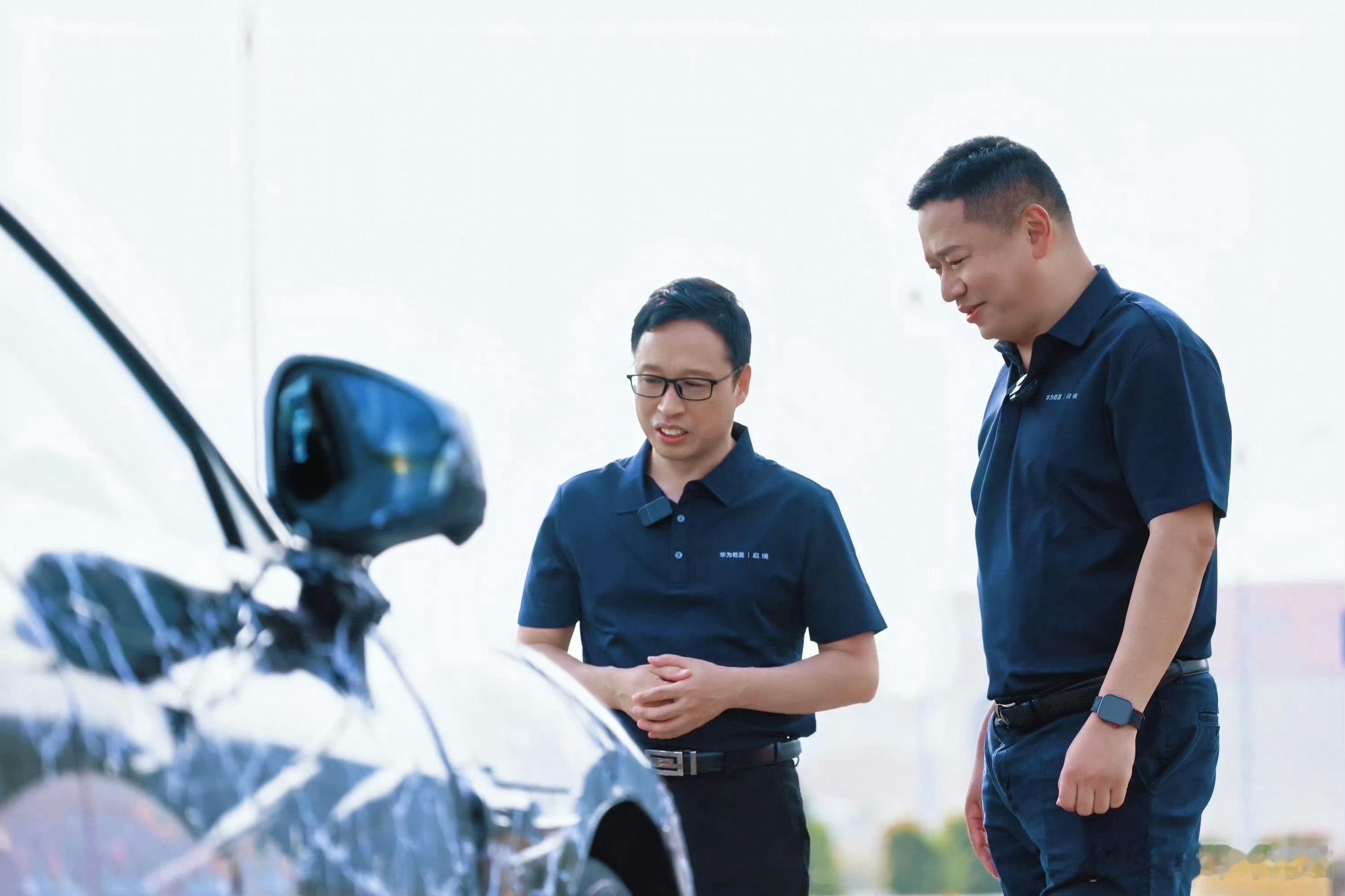 华为系首款猎装轿跑曝光好喜欢猎装的低趴姿态，很有个性的一款。现在路测都这么卷了吗