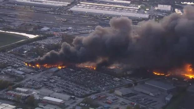 美国一机场发生飞机坠毁事故—
 
当地时间11月4日，美国肯塔基州路易斯维尔市穆