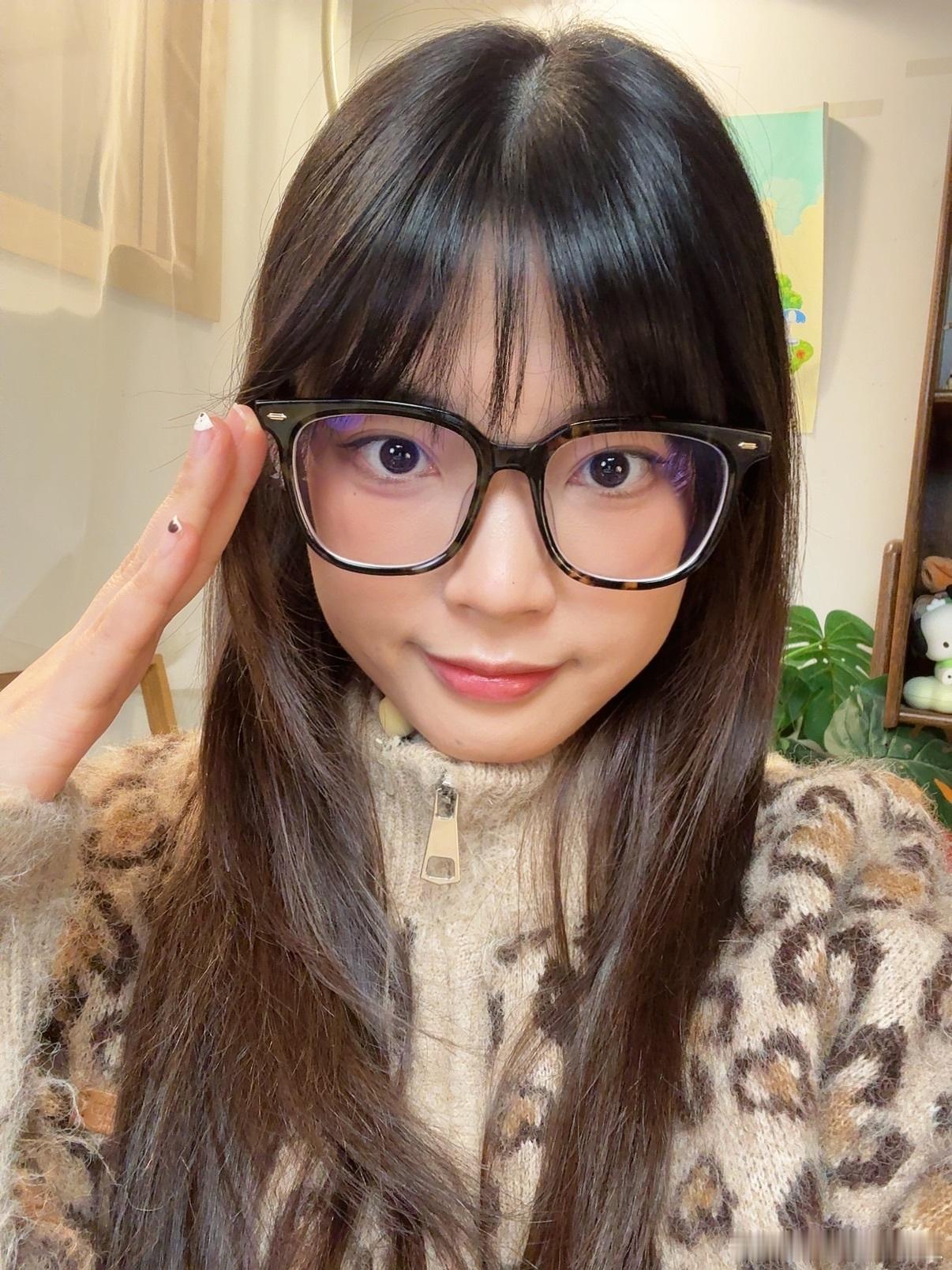 新年快乐！祝大家新的一年健康平安，事事顺利呀！随机在评论区揪五个小伙伴发新年红包