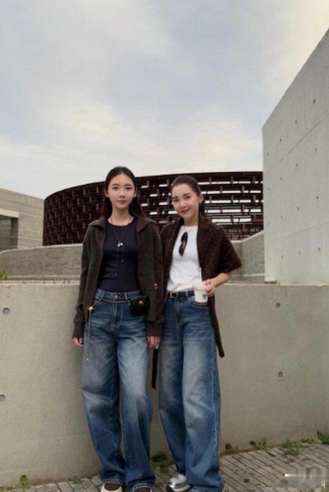 你羡慕吗，16岁的女儿，38岁的妈妈，这就是早婚的好处啊 