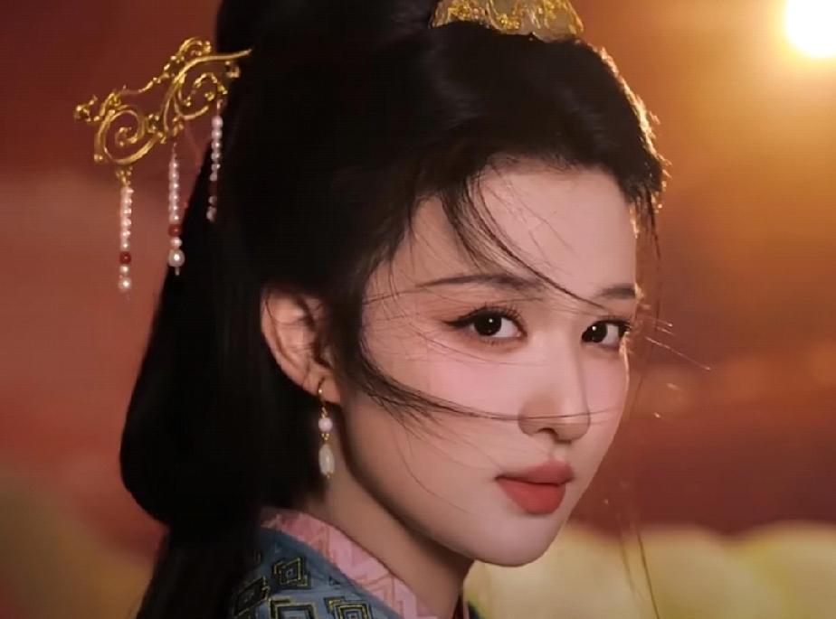 今晚的王楚然简直美的不可方物，一出场就惊艳全场，一身正红色交领汉服长袍，手持琵琶