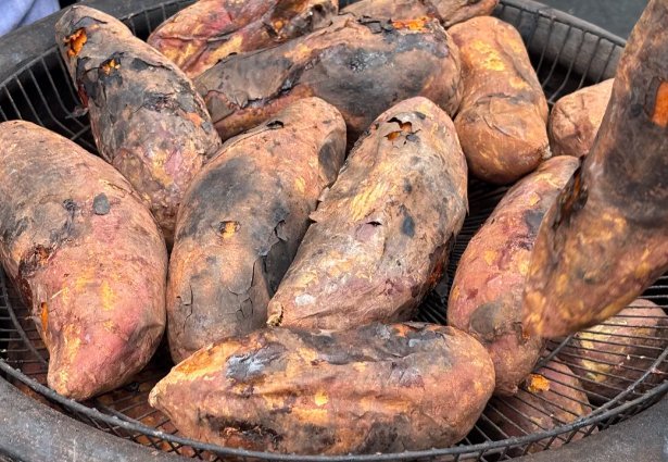 爱吃烤红薯的人天塌了塌不塌的无所谓，反正几乎不搁外面买烤红薯，感觉有点贵，不如自