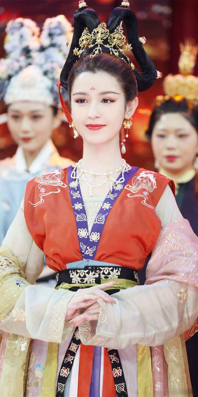 #被哈妮克孜的反鸡汤发言暖到了# 哈妮克孜实在是太会说了，拿捏住了语言的艺术，希