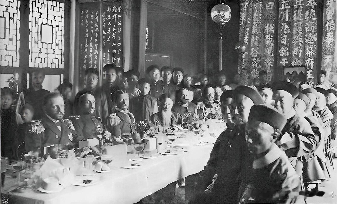 1899年4月29日，时任湖广总督的张之洞在武汉总督府宴请来访的德国海军上将海因