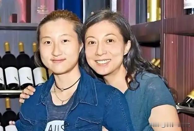 27年传闻迎来反转，72岁成龙登热搜，吴绮莉出面讲清全部内情
7月15日晚间发声