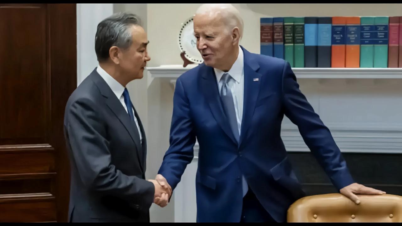 在10月27日，拜登与我国的王主任进行了一次长达一小时的深度交流。双方针对多个重