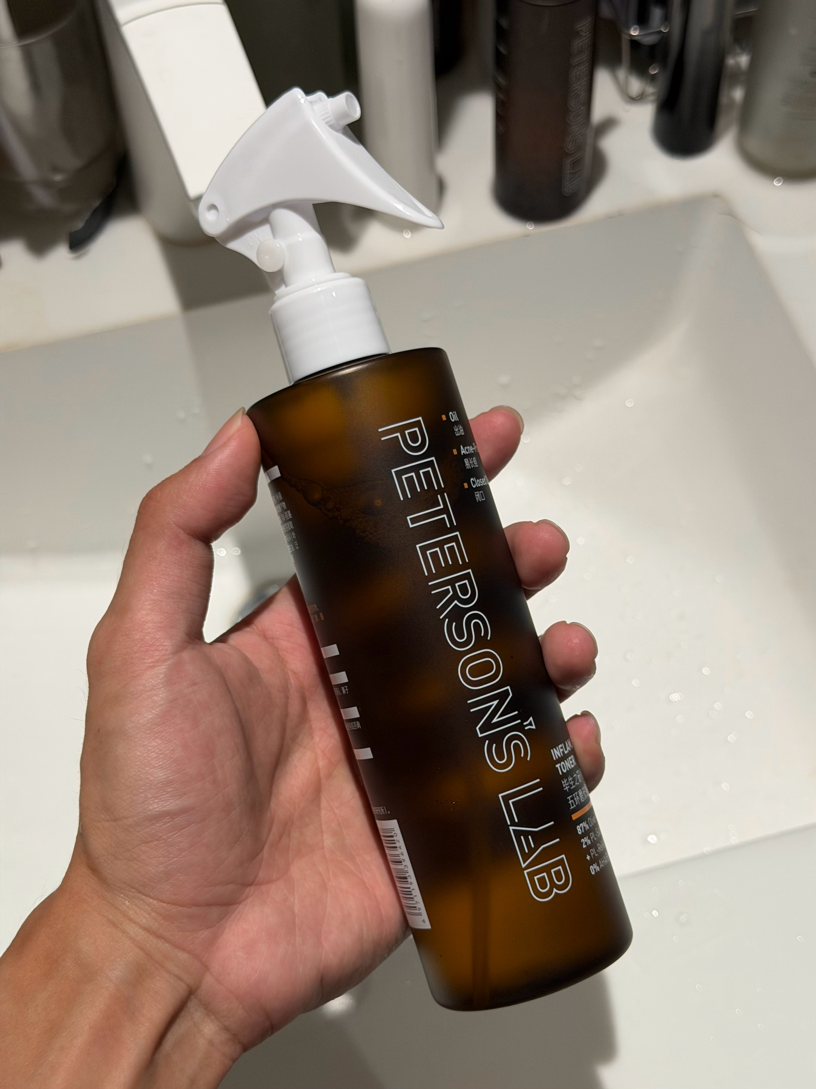 用惯了上脸绵绵细雨的压力喷再换回手动大喷头用起来就是有一种朴实无华的畅爽感 爽！