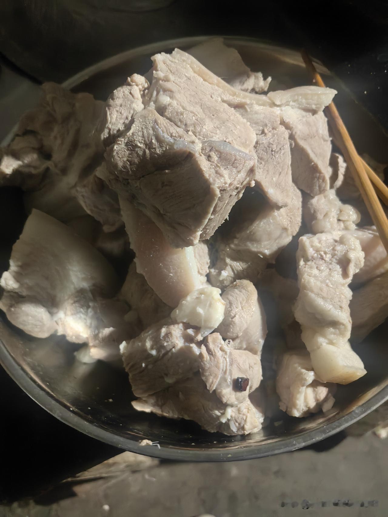 70岁的公公今天跟我说明天就端午了，提前把冰箱里的肉给煮了吧，煮了的肉吃着不油腻