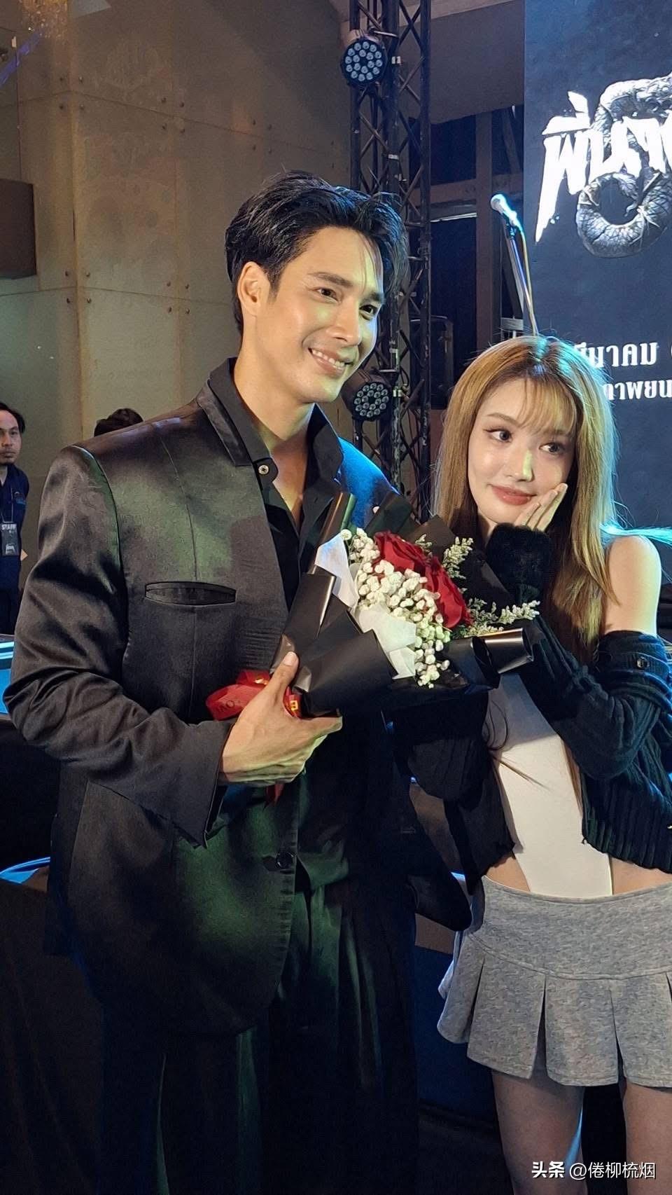 友谊地久天长。。Grand去支持了 Denkhun的新电影。。[鼓掌][鼓掌]