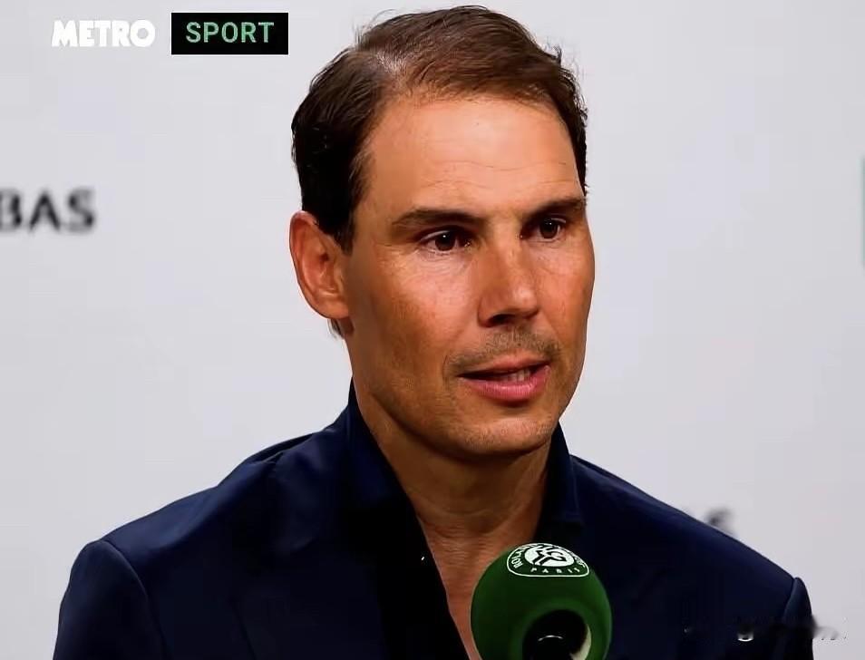 纳达尔砸9000欧植发，头顶照样稀疏。
钞票没挡住基因刀片。
他移植4500个毛