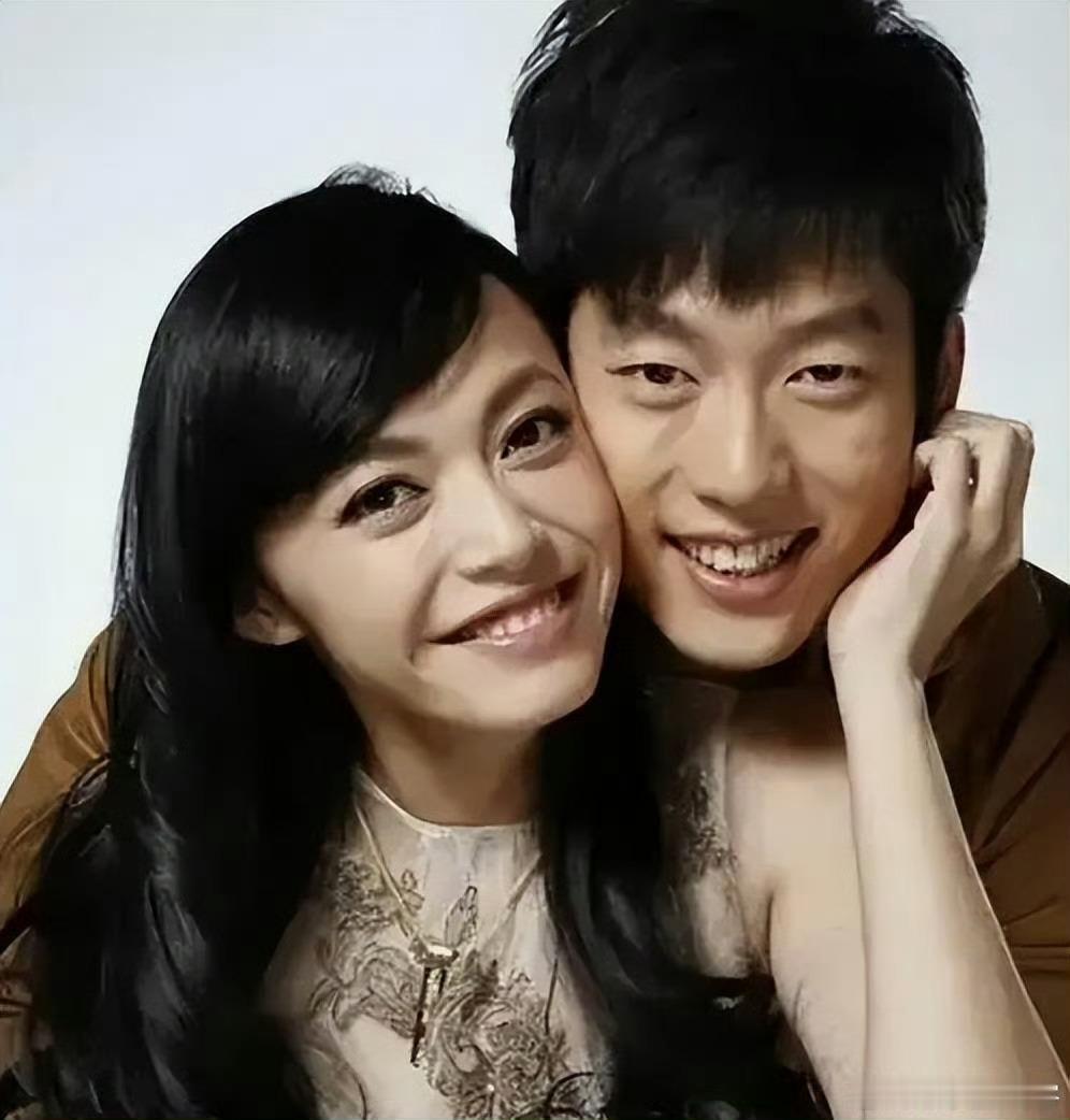 姚晨 凌潇肃姚晨与凌潇肃是北京电影学院同学，2003年毕业后结婚，曾被视为模范夫