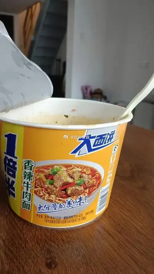 我国方便面十大品牌：1.康师傅---中国台湾。2.统一--中国台湾。3.白象--