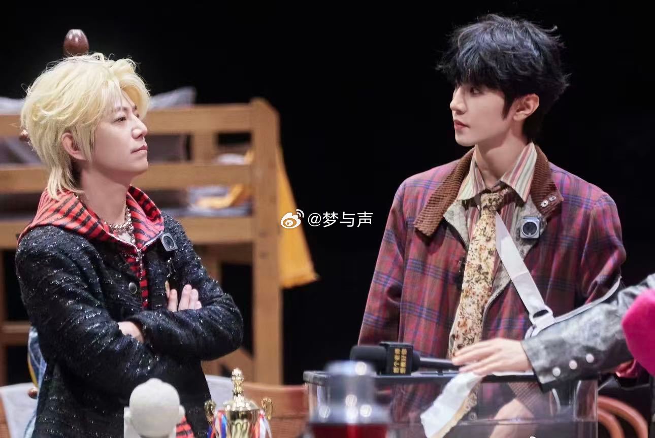 魏晨一句话陈哲远天塌了大侦探 陈哲远卖力推销自己的糖饼，魏晨一眼看破真相，一句“