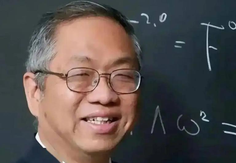 美籍数学家丘成桐在清华任教，被问到：“您现在的薪水有多少？”丘成桐回答：“我在中