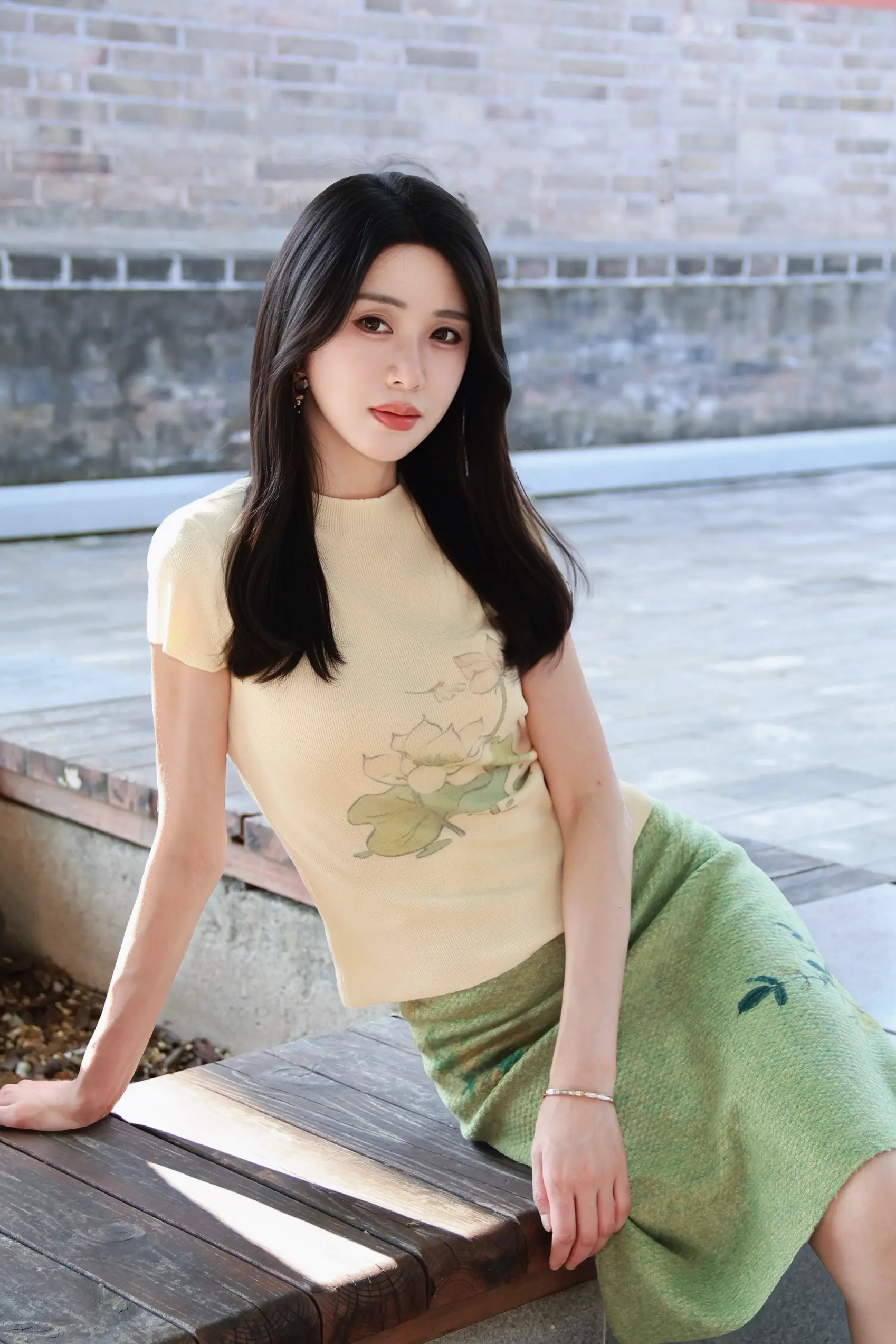 你的美一缕飘散 去到我去不了的地方。