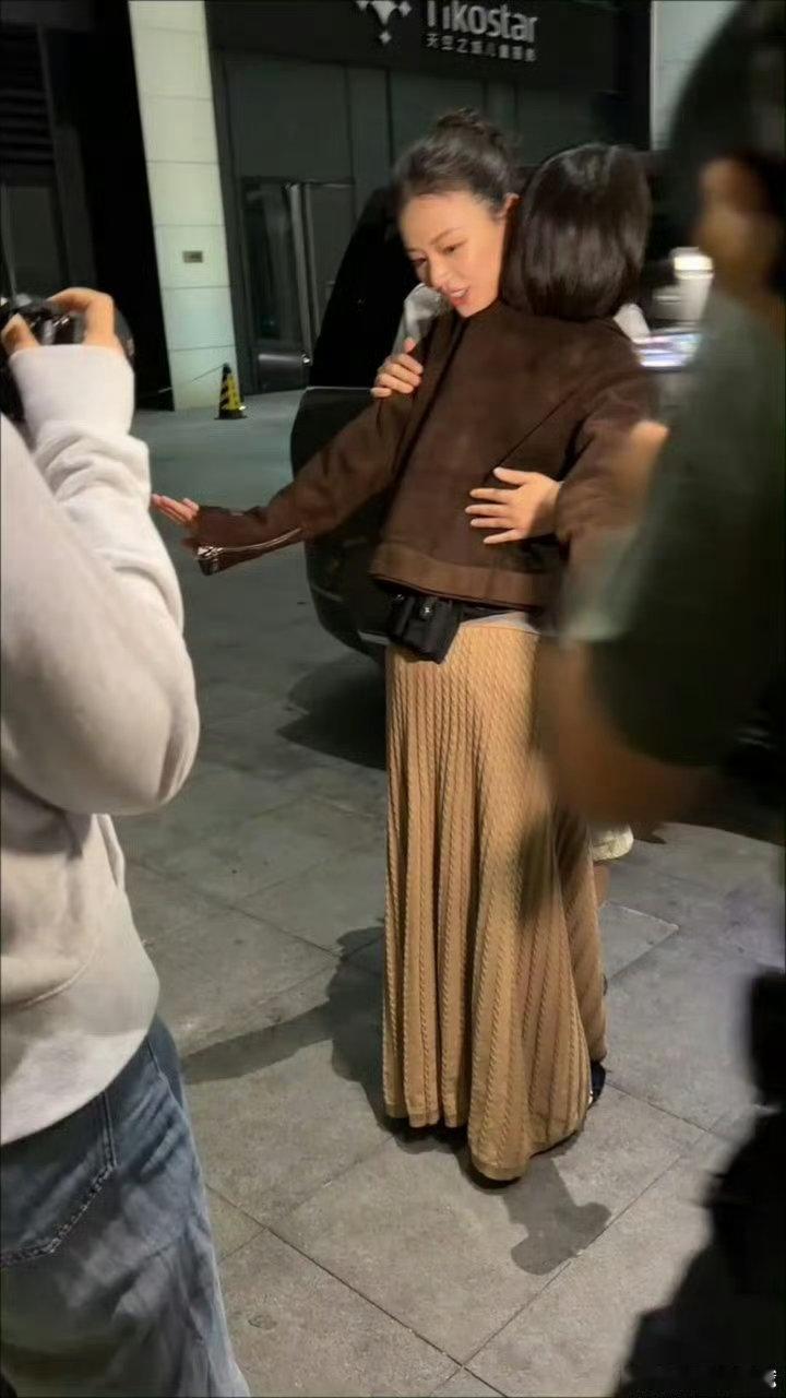 两组好友机场暖心相送，花少8告别修罗场，以温柔风景治愈观众内心马思纯送考周冬雨娜