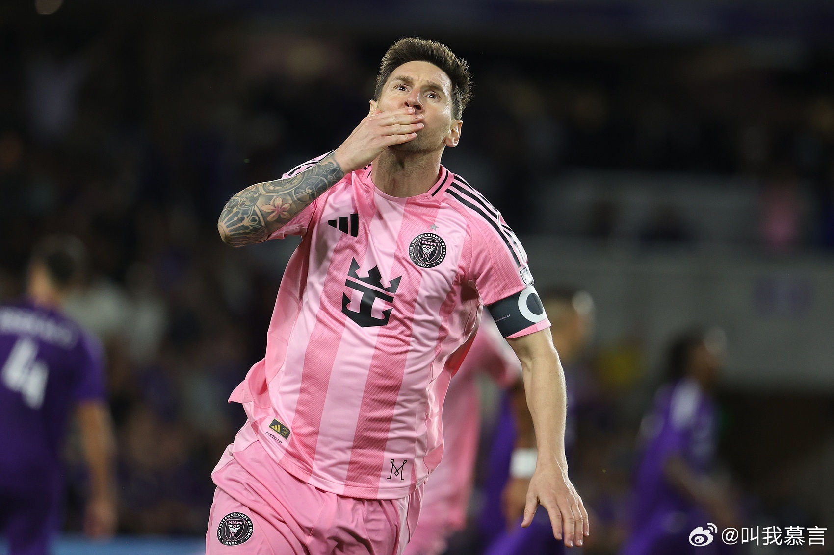 4月5日讯 北京时间今天上午进行的美职联比赛，梅西头球破门，目前迈阿密国际1-1