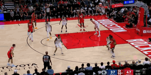 极限！杜兰特这手干拔三分真的难防！
在今天NBA常规赛火箭对阵快船的第二节比赛中