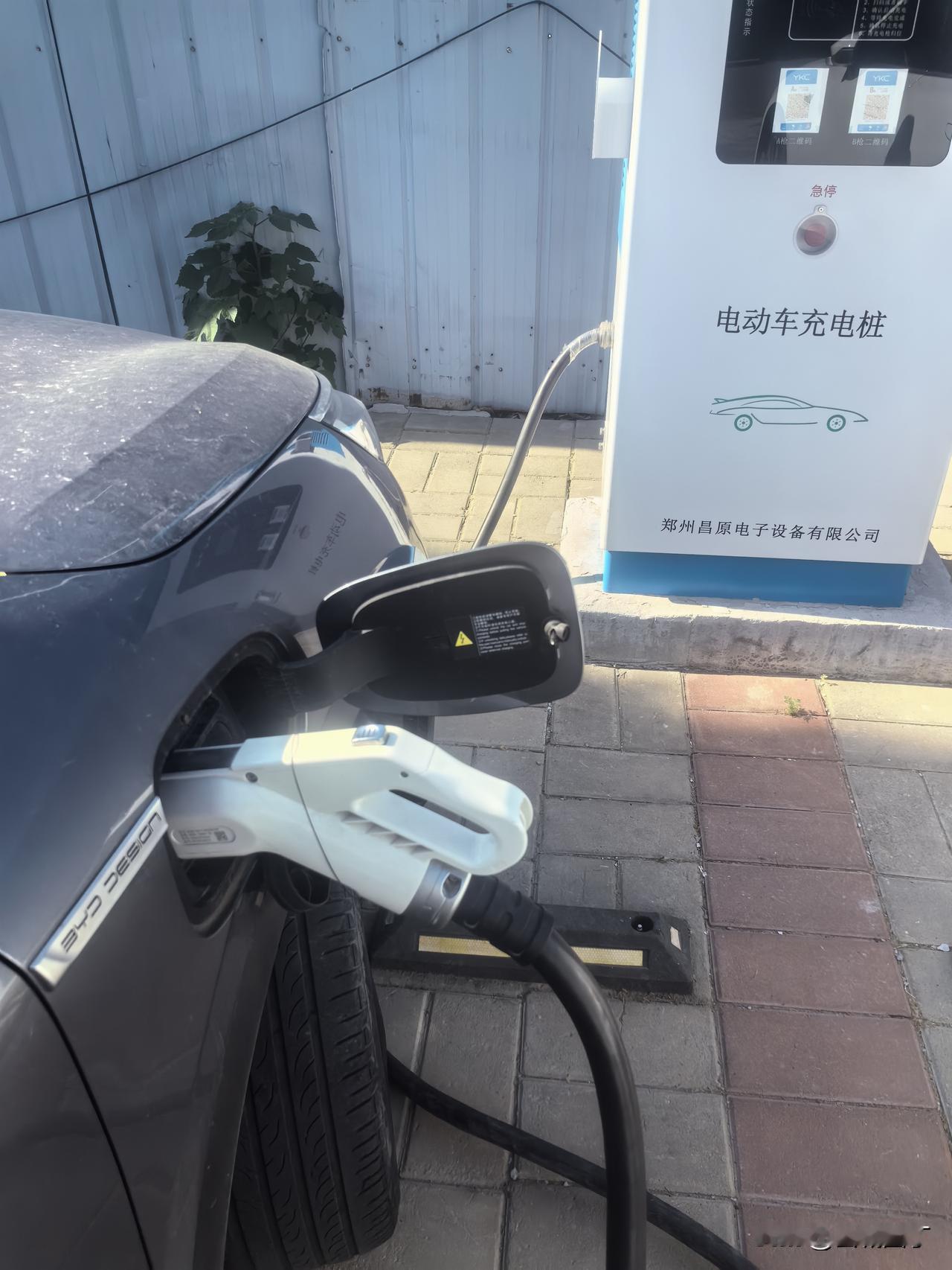 幸福如此简单，之前在学校充电需要几十个小时才充满，很不方便。

后来有了商业充电