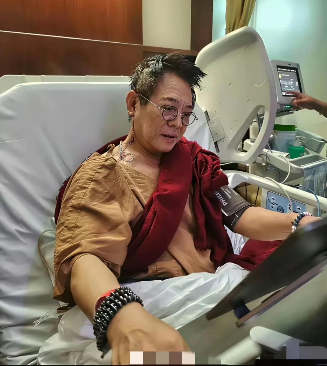李连杰穿的是啥？按说习武之人不该这样呀！
