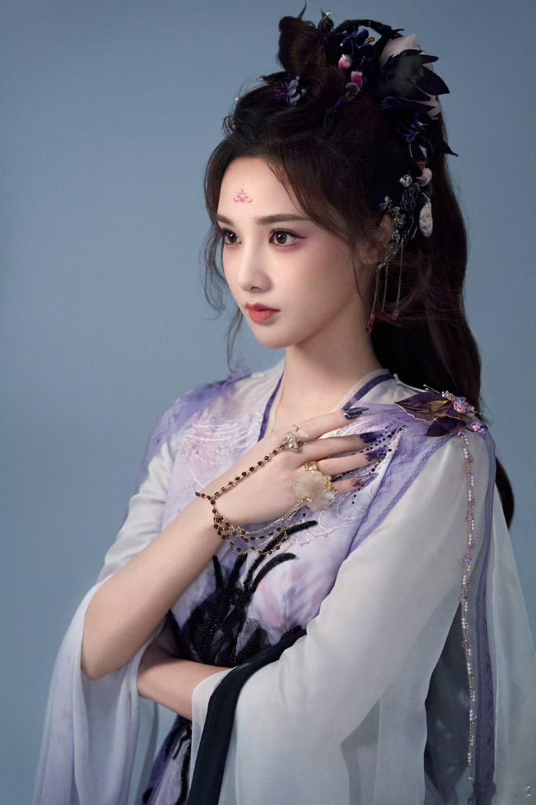 彭小苒说演反派演得很过瘾 彭小苒解锁新赛道！《淮水竹亭》里的珈蓝，从懵懂慕强到断