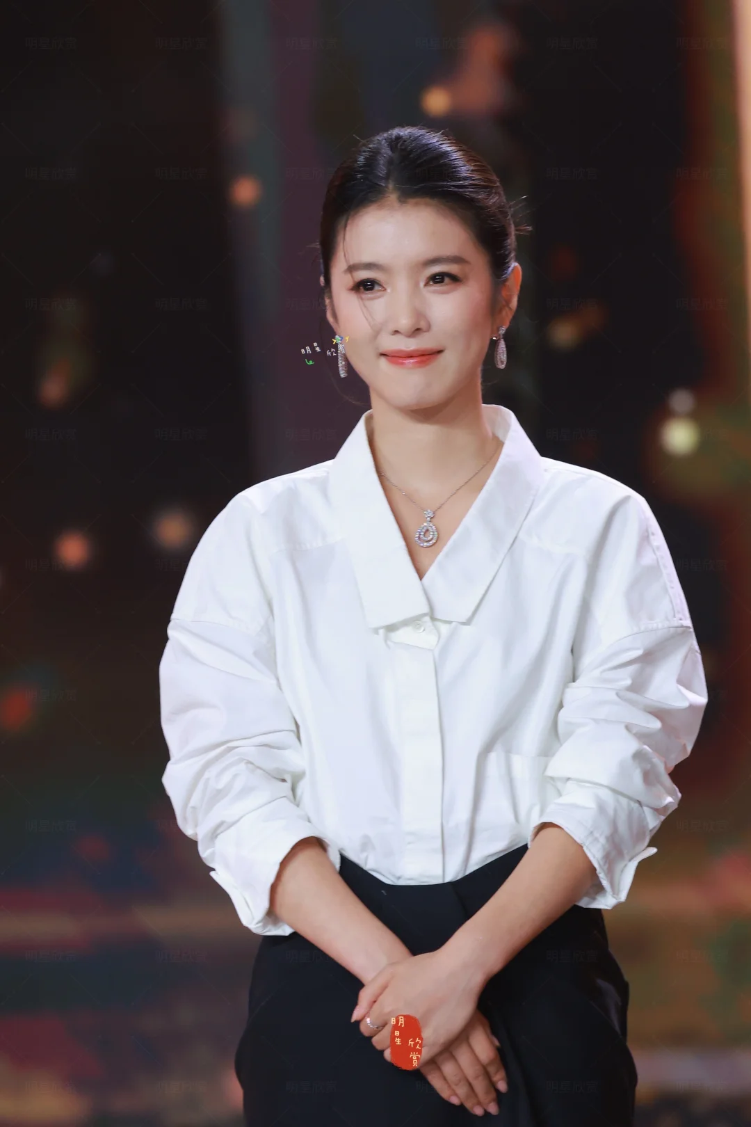 黑白搭配的李云霄，气质绝美