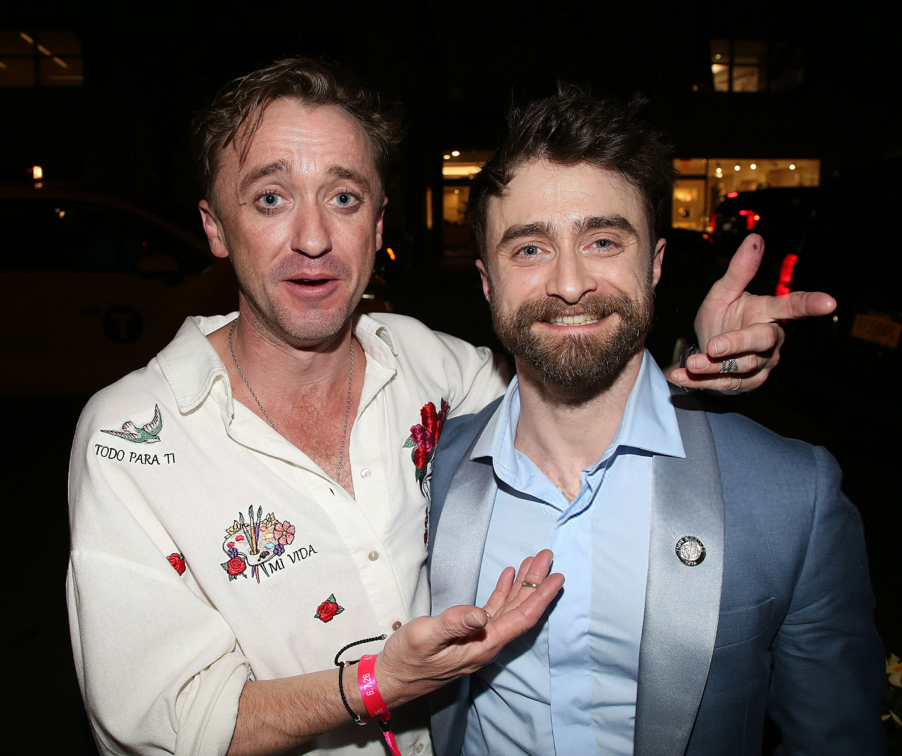 Wow~~哈利波特二美丹尼尔雷德克里夫和Tom Felton在第79届托尼奖后台