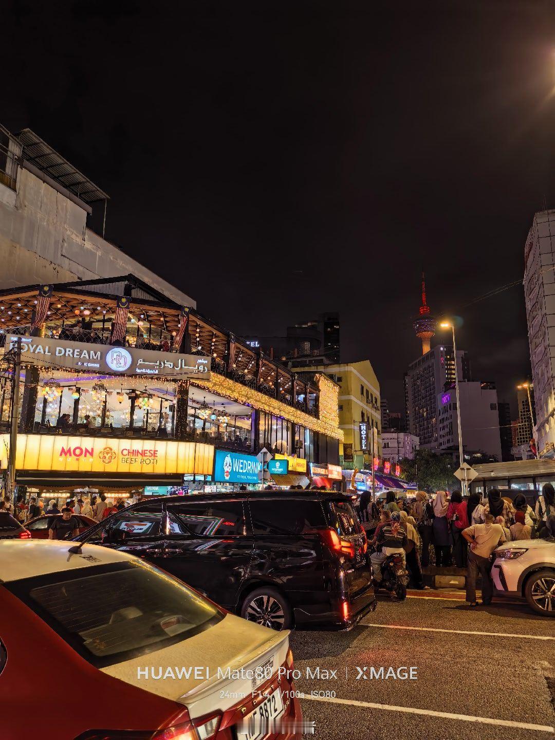 小年夜饭，开动！吉隆坡的阿罗街，烟火气十足，随便选了一家中餐厅，因为名字有气势，