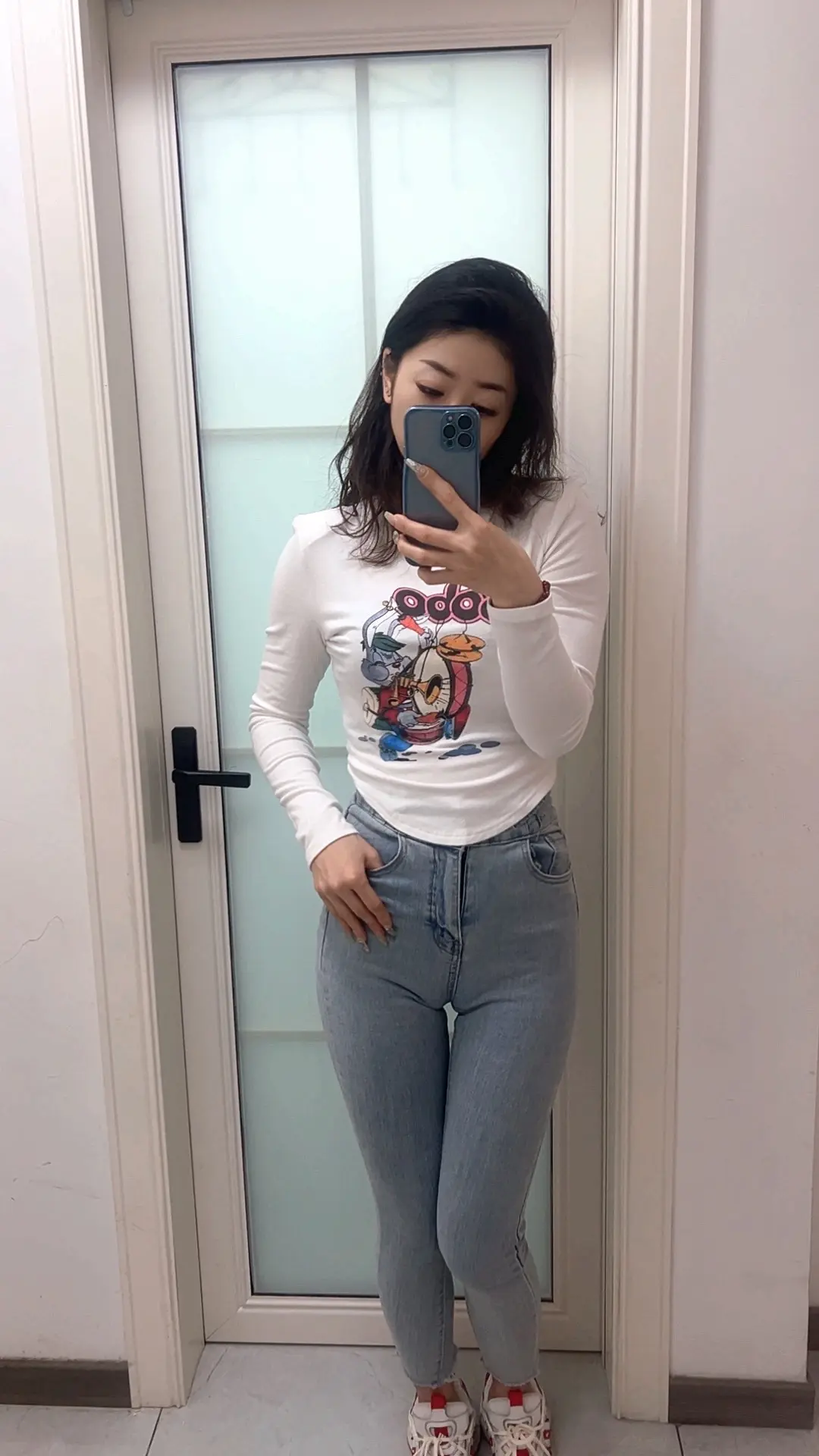 如今的社会，越发的不敢相信有真心了，各个都是各怀鬼胎