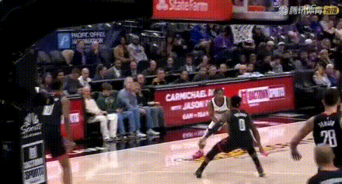 隔扣申京——蒙大将军好猛！
抡圆了隔扣像极了年轻版的威少，申京根本不敢起跳当背景